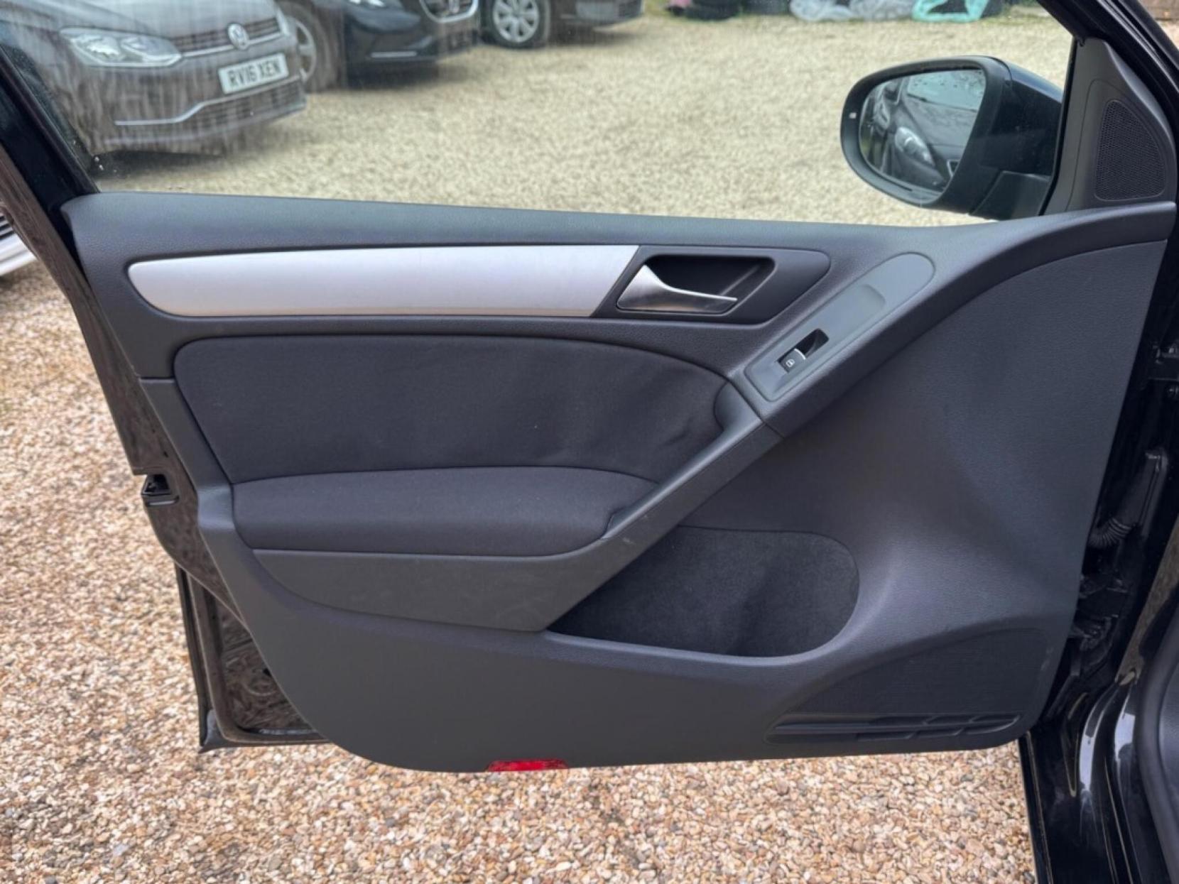 Volkswagen Golf 1.4 TSI S Hatchback 5dr Petrol DSG Euro 5 (122 ps)