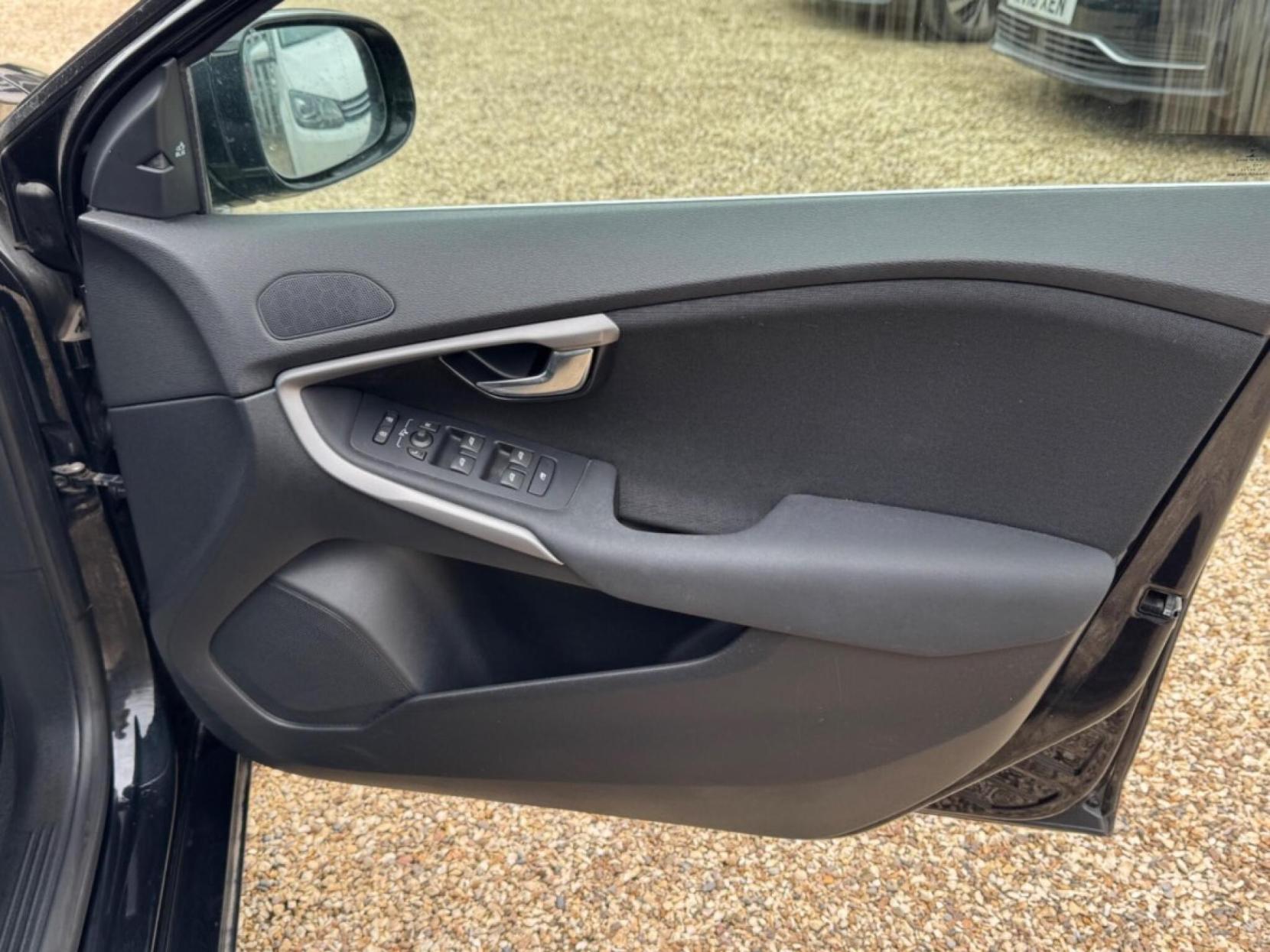 Volvo V40 1.6 SE Lux Hatchback (2012 - 2016)