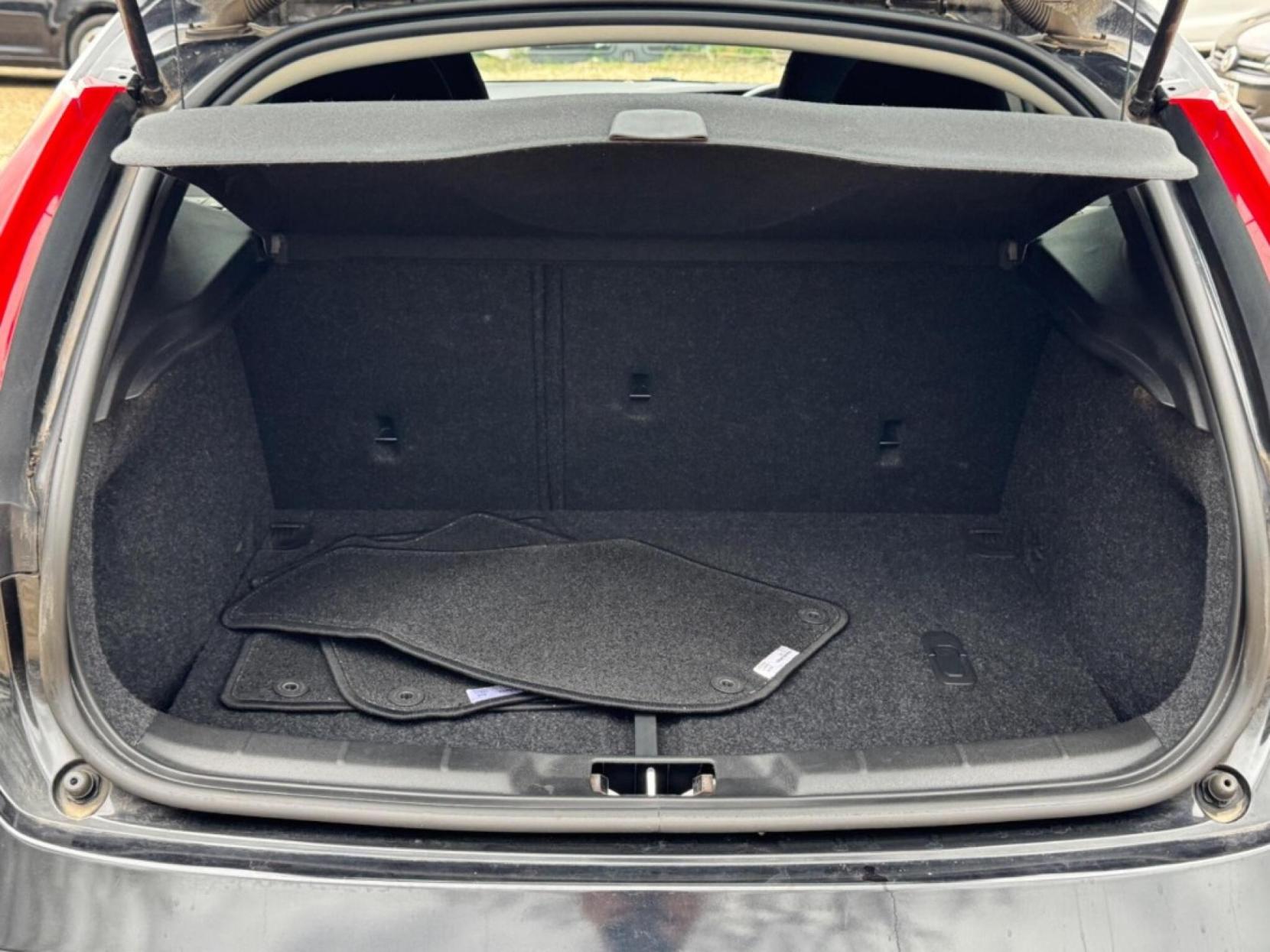 Volvo V40 1.6 SE Lux Hatchback (2012 - 2016)