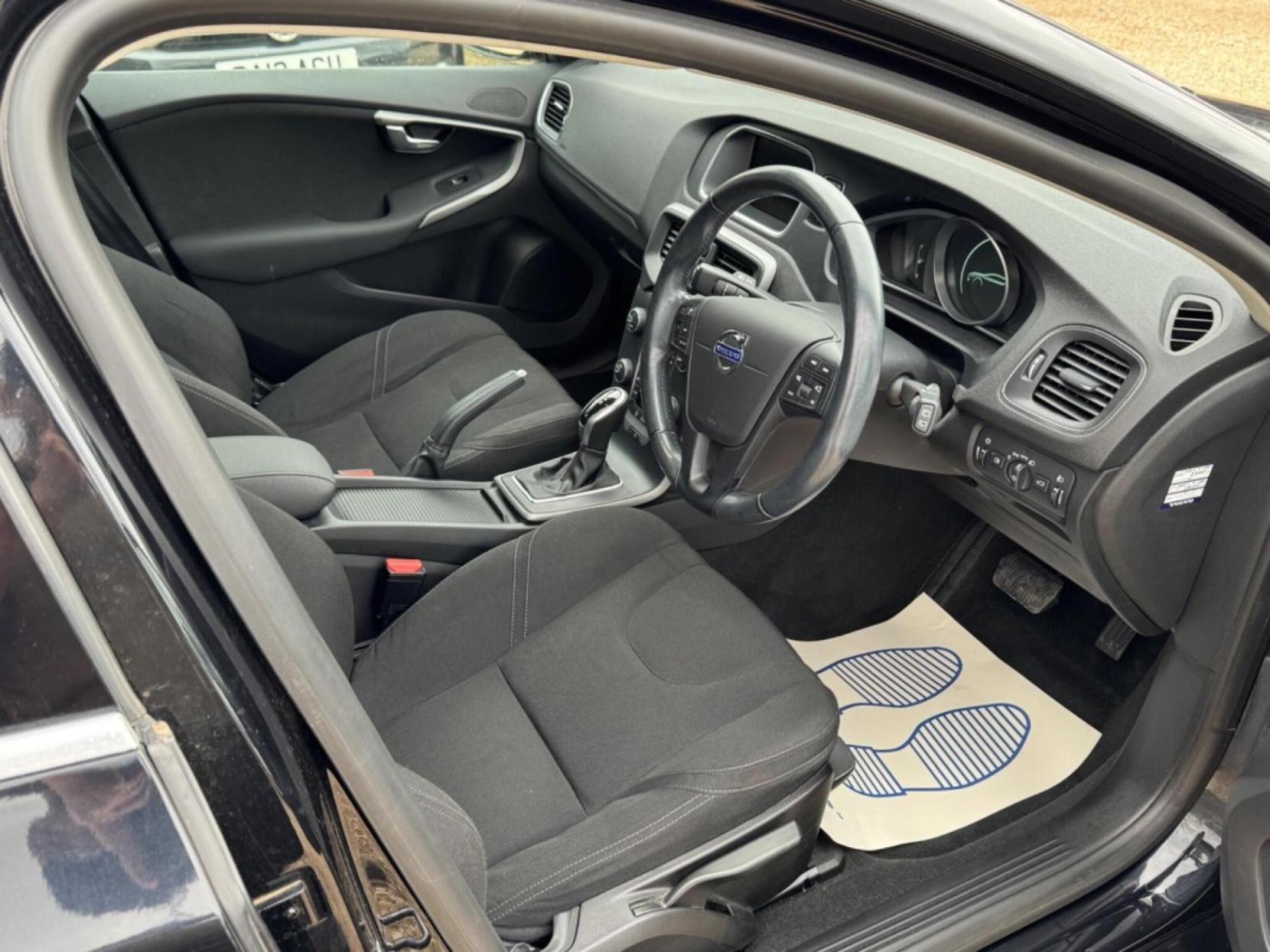 Volvo V40 1.6 SE Lux Hatchback (2012 - 2016)