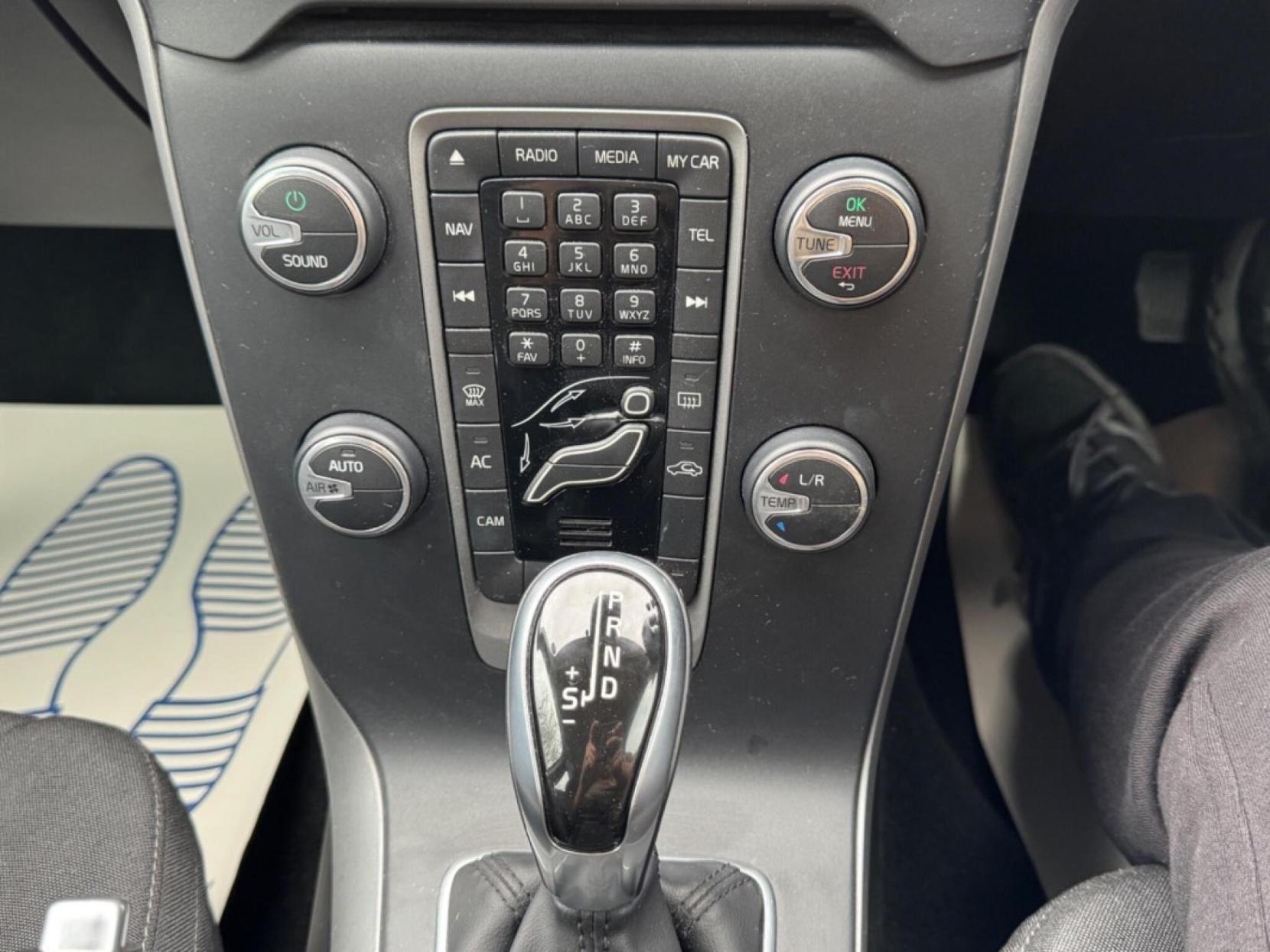 Volvo V40 1.6 SE Lux Hatchback (2012 - 2016)