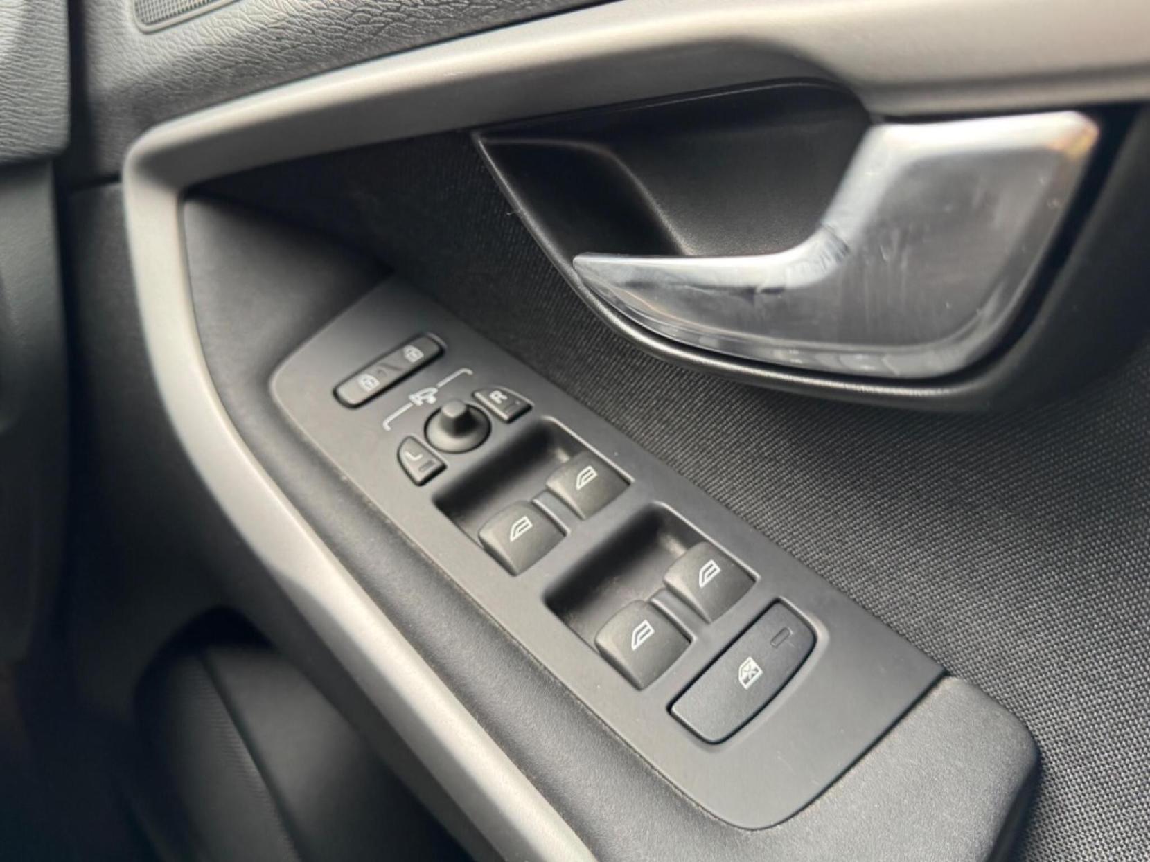 Volvo V40 1.6 SE Lux Hatchback (2012 - 2016)