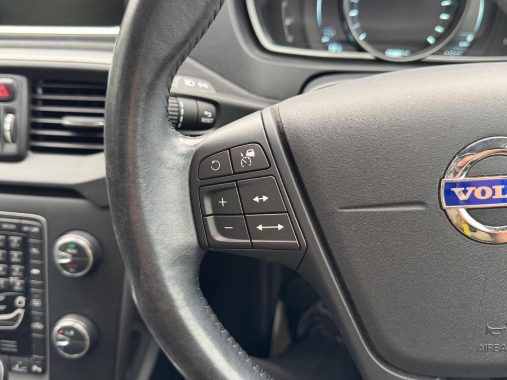 Volvo V40 1.6 SE Lux Hatchback (2012 - 2016)