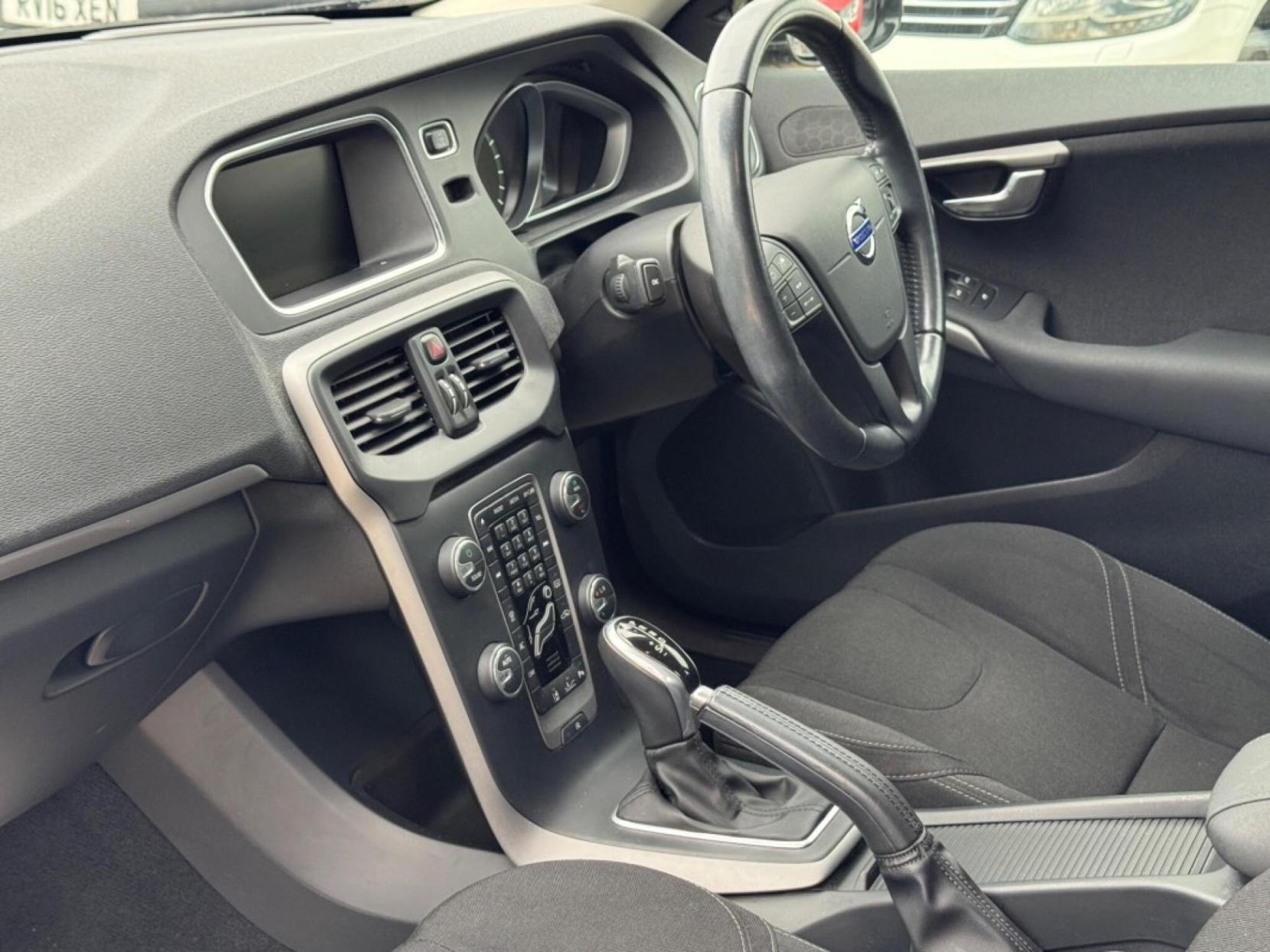 Volvo V40 1.6 SE Lux Hatchback (2012 - 2016)