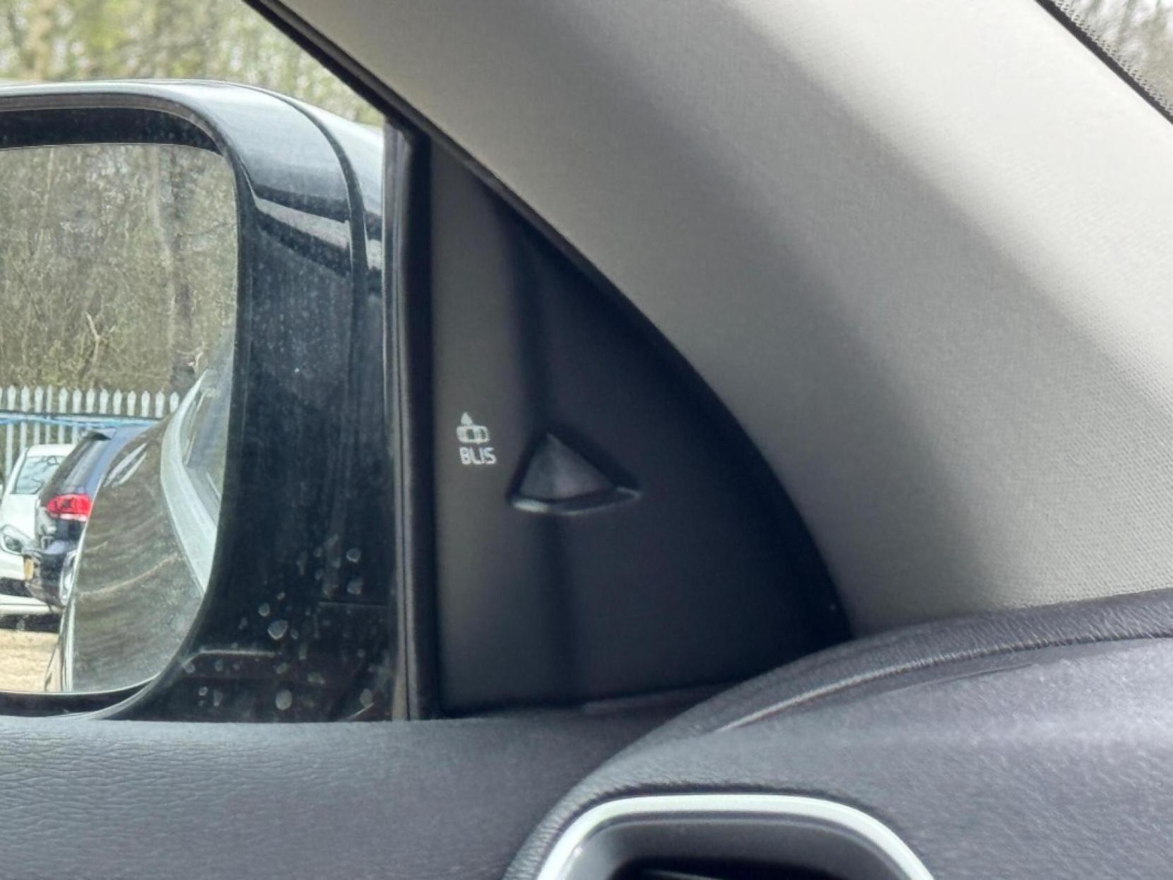 Volvo V40 1.6 SE Lux Hatchback (2012 - 2016)