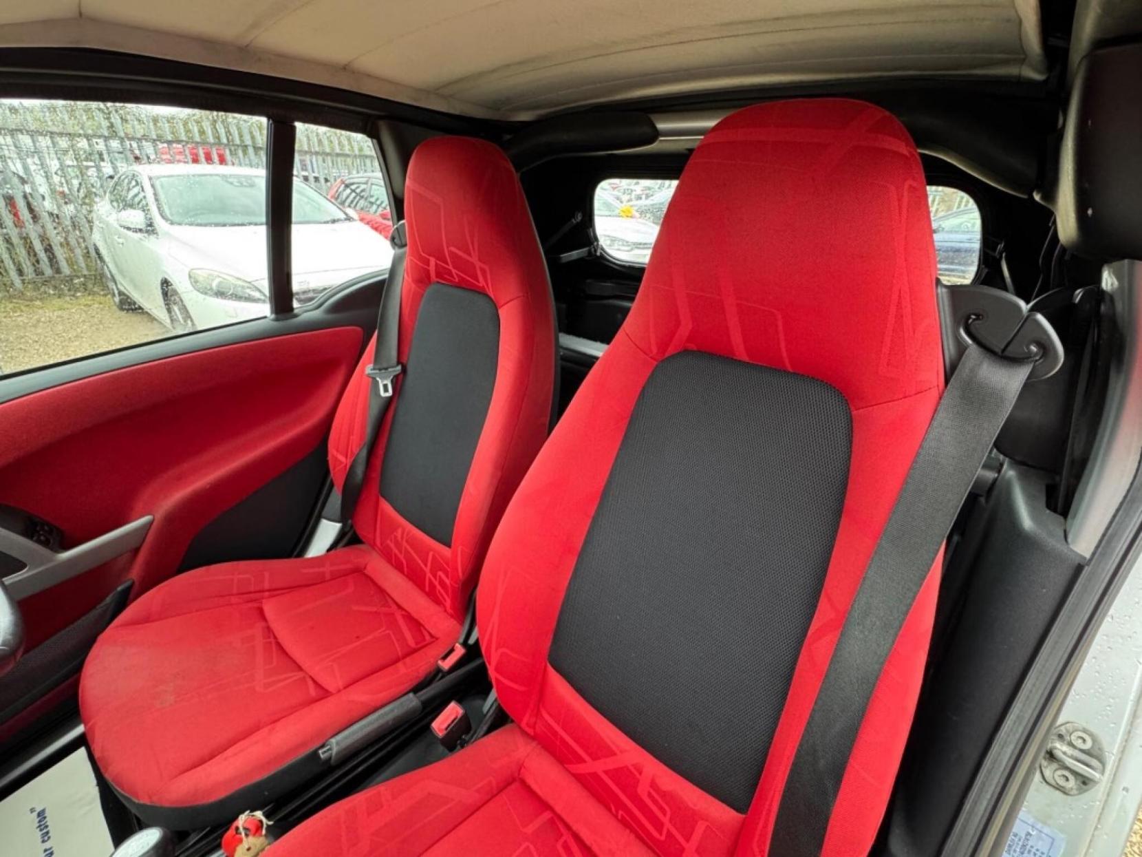 Smart fortwo 1.0 MHD Passion Cabriolet 2dr Petrol SoftTouch Euro 5 (s/s) (71 bhp)