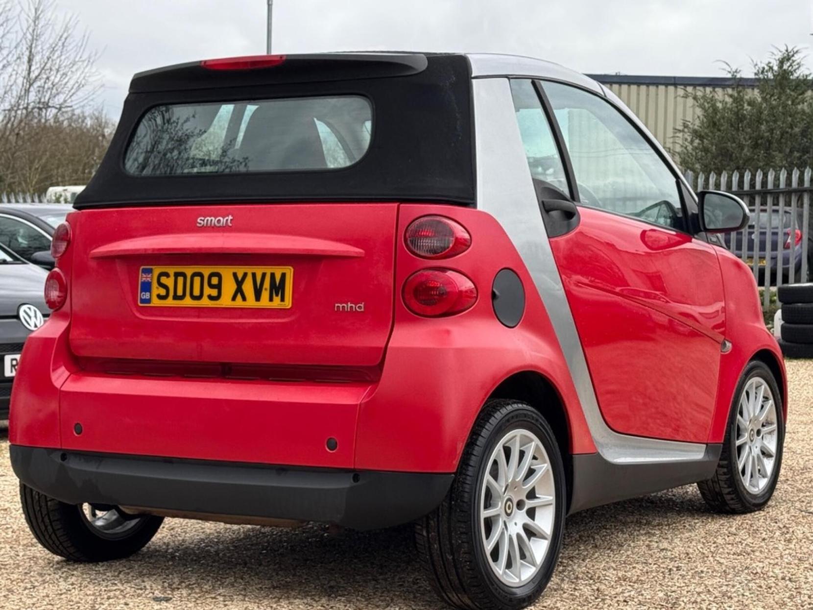 Smart fortwo 1.0 MHD Passion Cabriolet 2dr Petrol SoftTouch Euro 5 (s/s) (71 bhp)