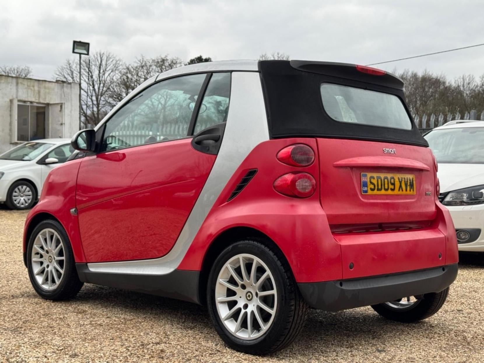 Smart fortwo 1.0 MHD Passion Cabriolet 2dr Petrol SoftTouch Euro 5 (s/s) (71 bhp)