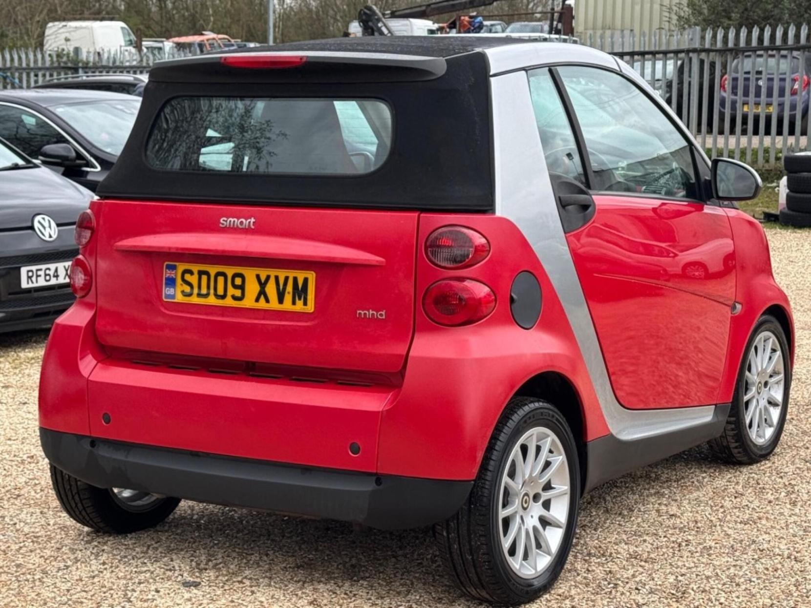Smart fortwo 1.0 MHD Passion Cabriolet 2dr Petrol SoftTouch Euro 5 (s/s) (71 bhp)