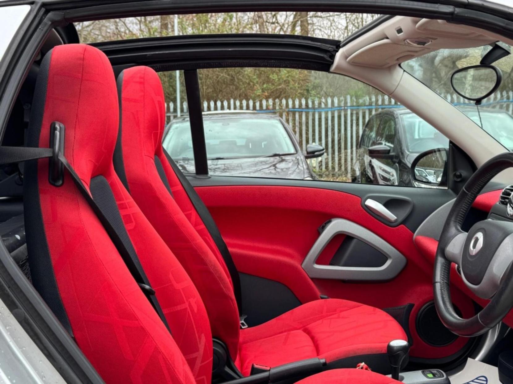 Smart fortwo 1.0 MHD Passion Cabriolet 2dr Petrol SoftTouch Euro 5 (s/s) (71 bhp)