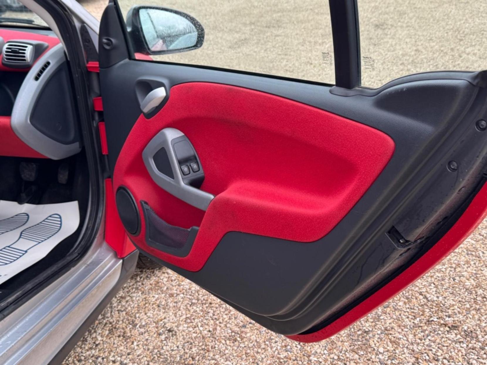 Smart fortwo 1.0 MHD Passion Cabriolet 2dr Petrol SoftTouch Euro 5 (s/s) (71 bhp)