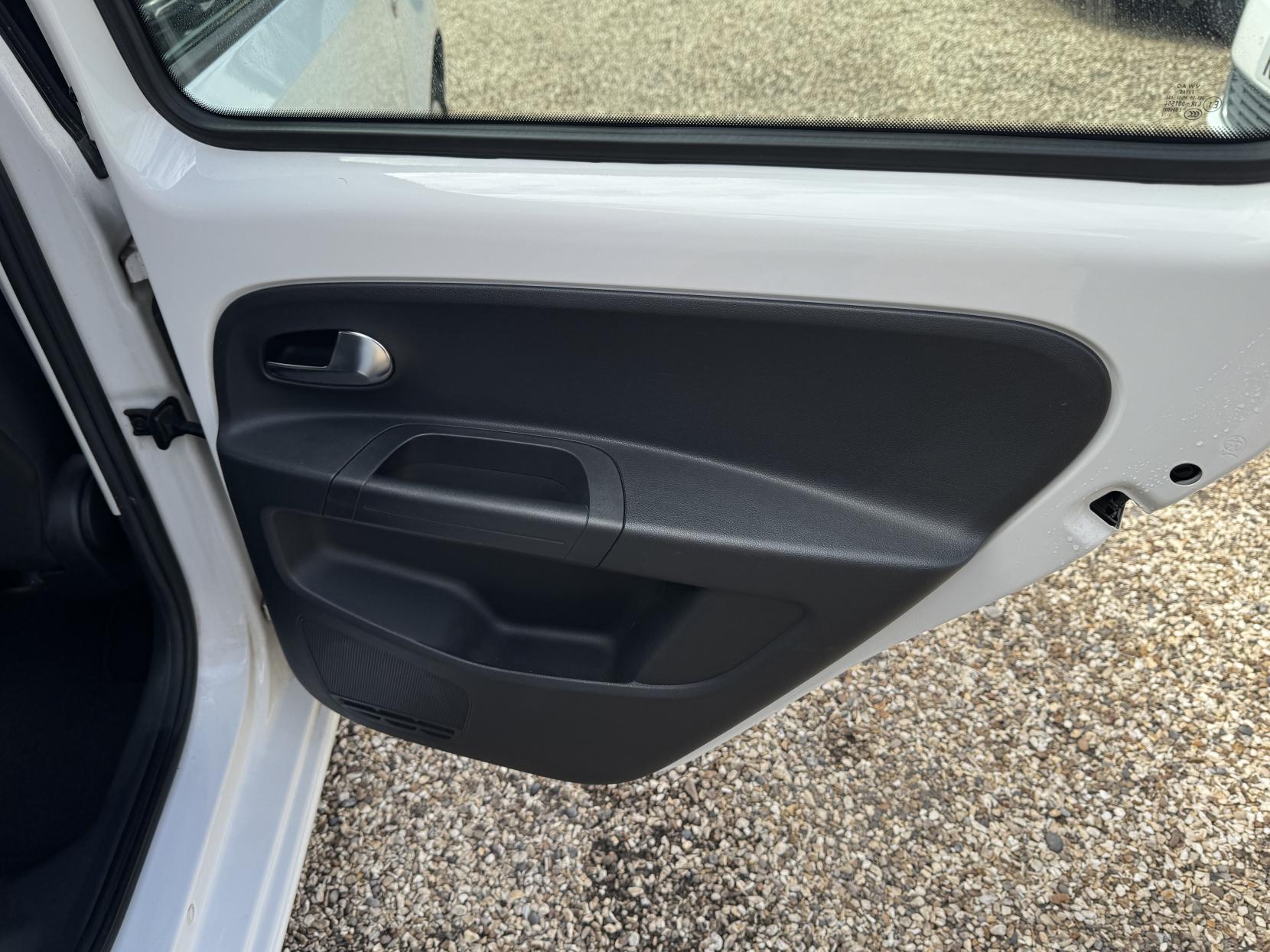 Volkswagen up! 1.0 Move up! Hatchback 5dr Petrol ASG Euro 6 (60 ps)