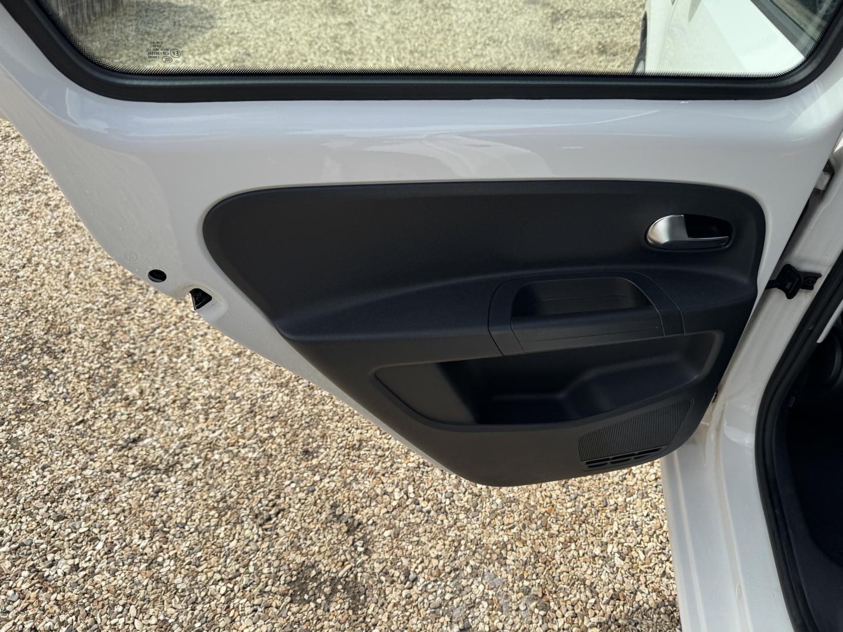 Volkswagen up! 1.0 Move up! Hatchback 5dr Petrol ASG Euro 6 (60 ps)