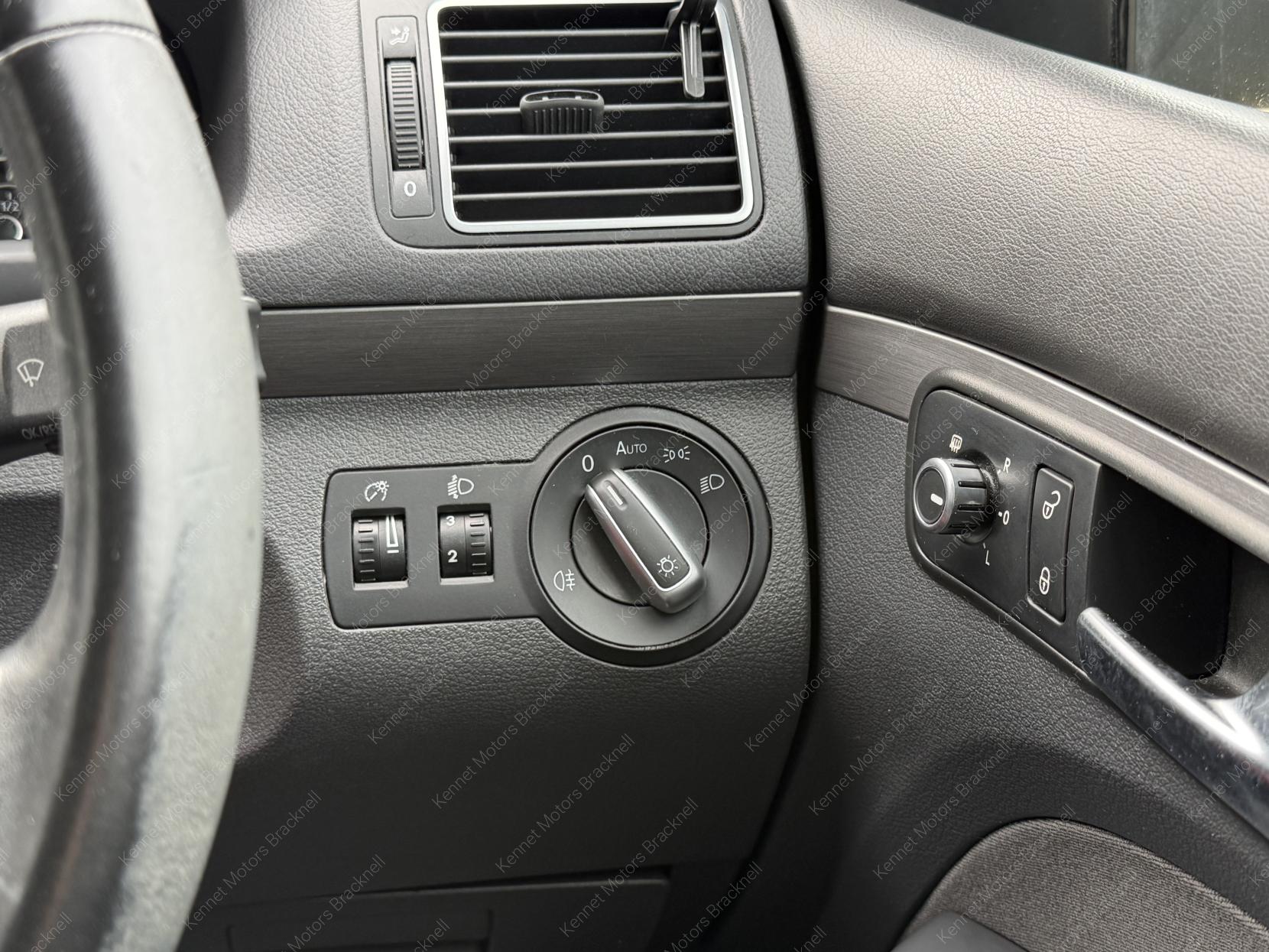 Volkswagen Touran 1.4 TSI SE MPV 5dr Petrol DSG Euro 5 (140 ps)