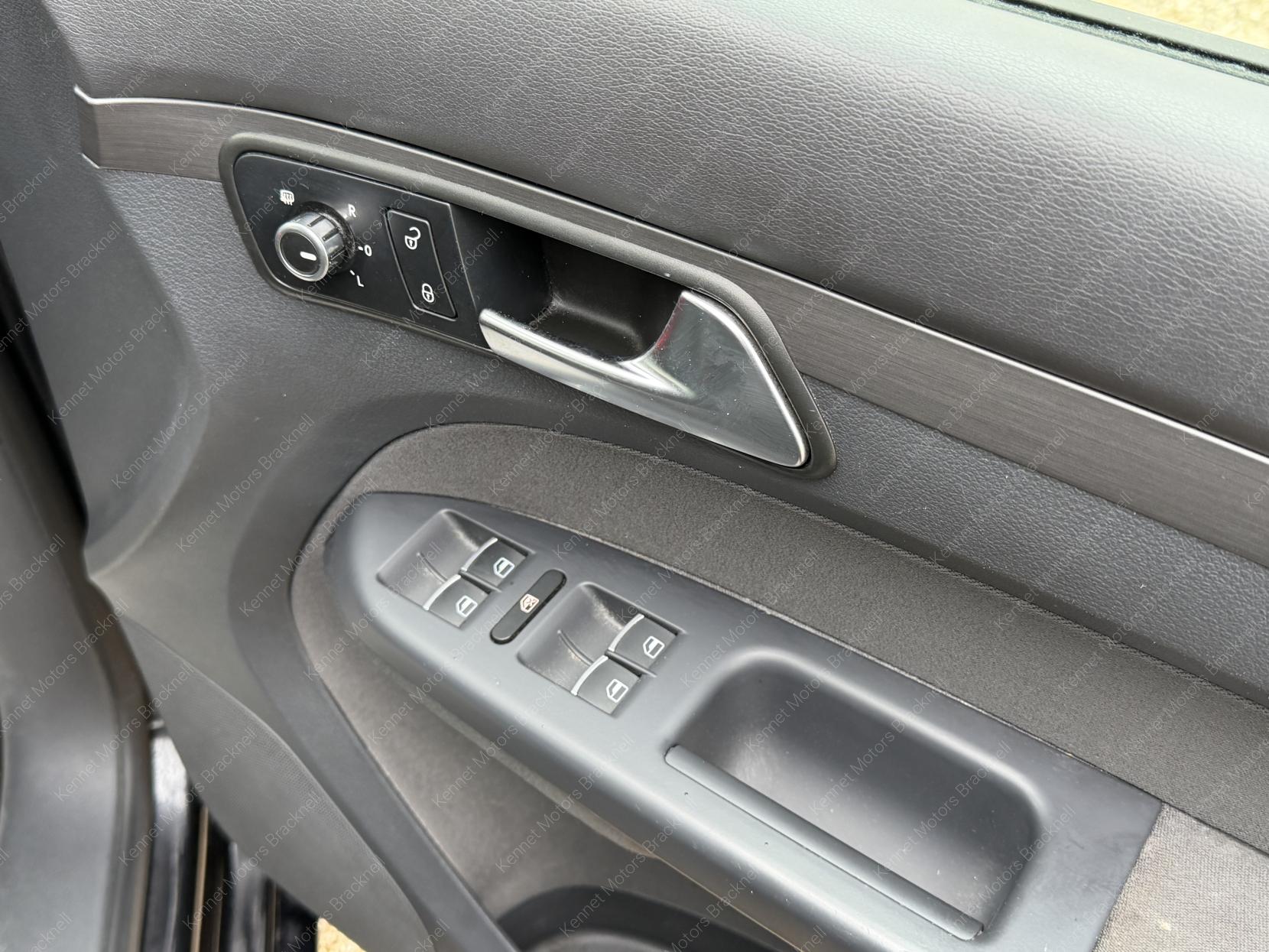 Volkswagen Touran 1.4 TSI SE MPV 5dr Petrol DSG Euro 5 (140 ps)