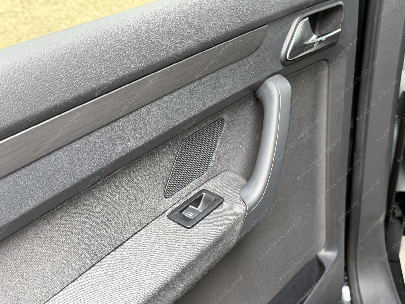 Volkswagen Touran 1.4 TSI SE MPV 5dr Petrol DSG Euro 5 (140 ps)