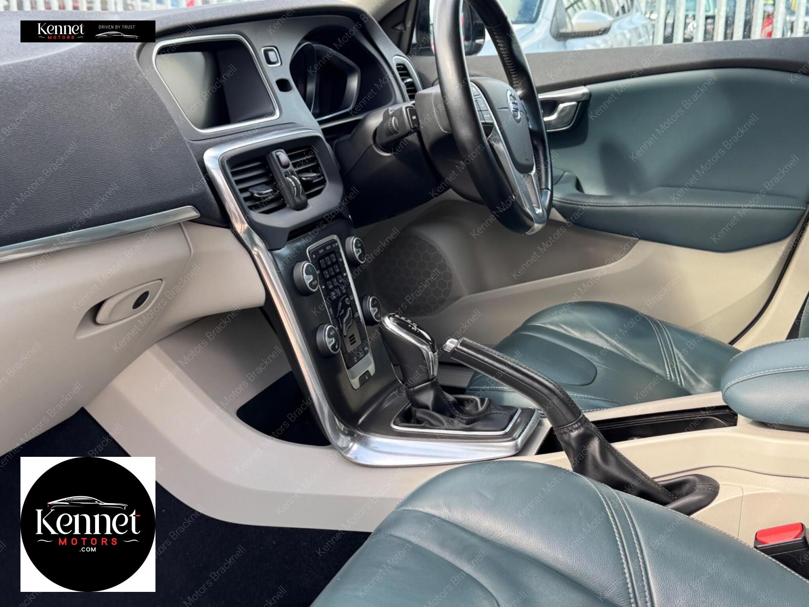 Volvo V40 1.6 T4 SE Lux Nav Hatchback 5dr Petrol Powershift Euro 5 (s/s) (180 ps)