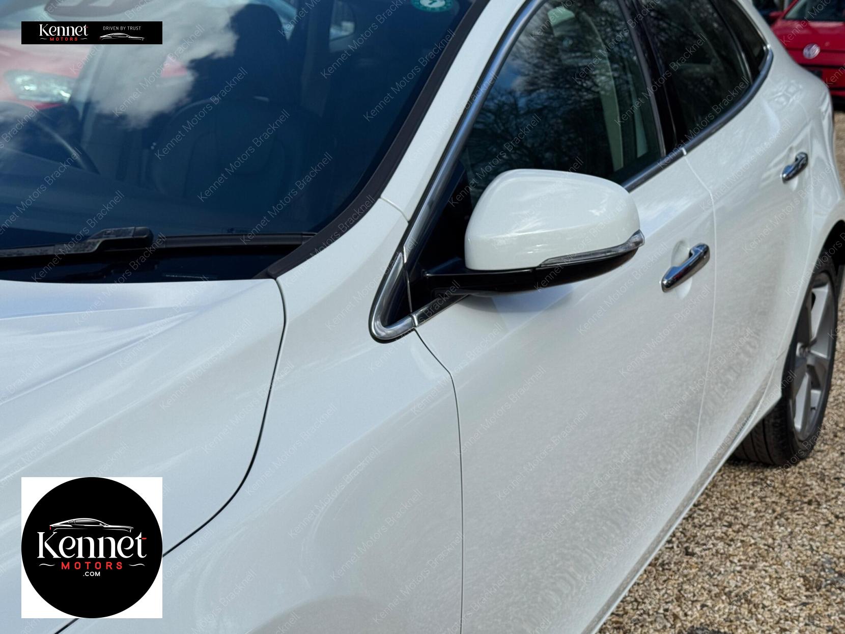 Volvo V40 1.6 T4 SE Lux Nav Hatchback 5dr Petrol Powershift Euro 5 (s/s) (180 ps)