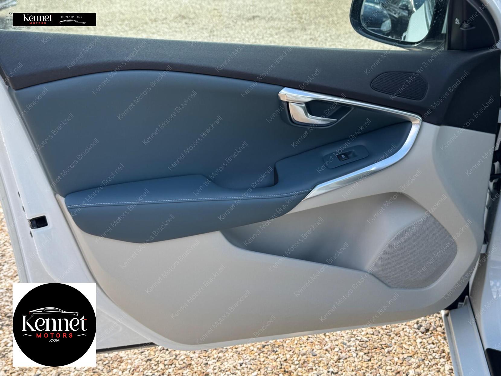 Volvo V40 1.6 T4 SE Lux Nav Hatchback 5dr Petrol Powershift Euro 5 (s/s) (180 ps)