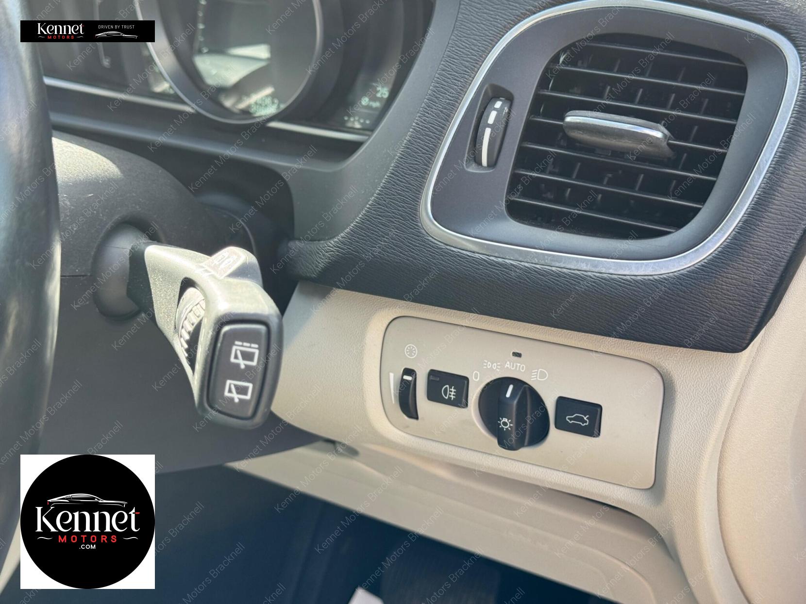 Volvo V40 1.6 T4 SE Lux Nav Hatchback 5dr Petrol Powershift Euro 5 (s/s) (180 ps)