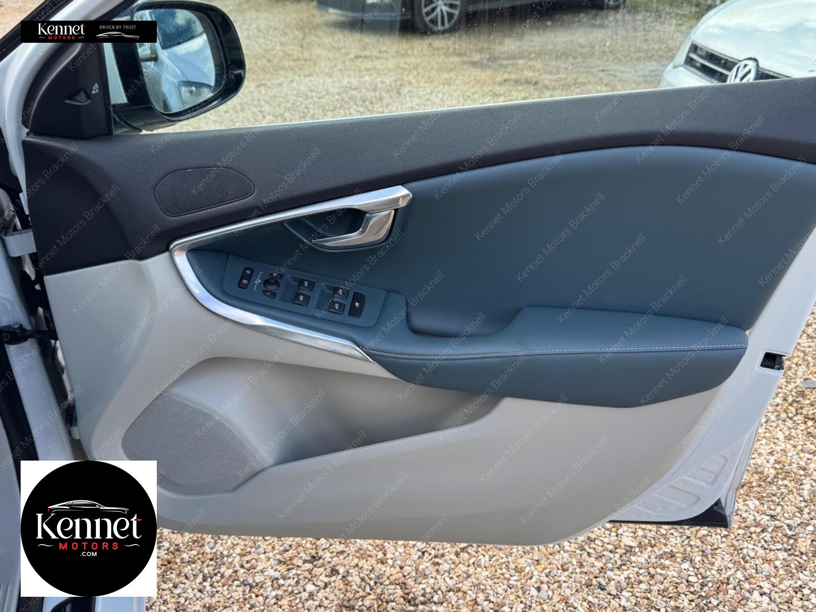 Volvo V40 1.6 T4 SE Lux Nav Hatchback 5dr Petrol Powershift Euro 5 (s/s) (180 ps)