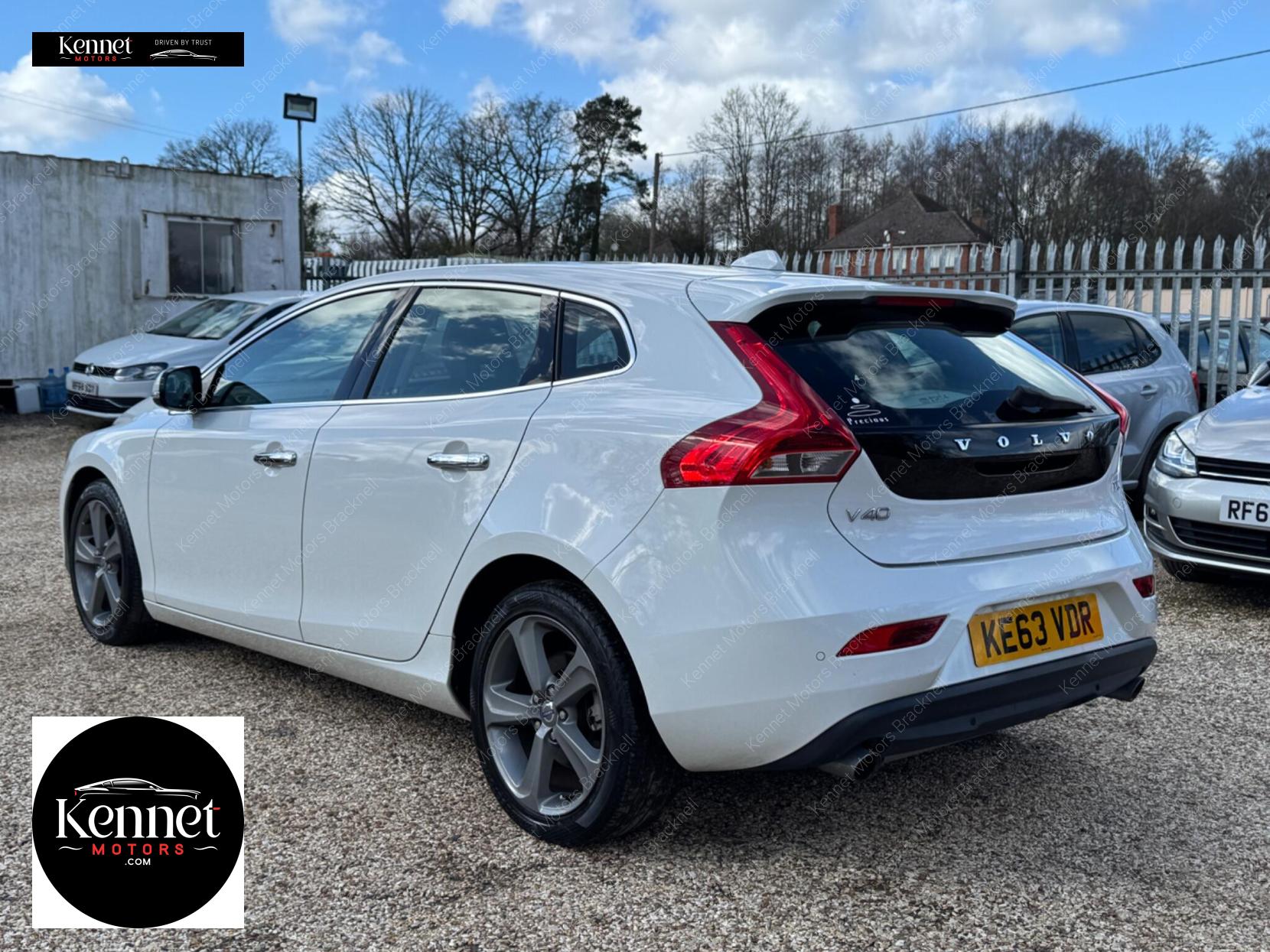 Volvo V40 1.6 T4 SE Lux Nav Hatchback 5dr Petrol Powershift Euro 5 (s/s) (180 ps)