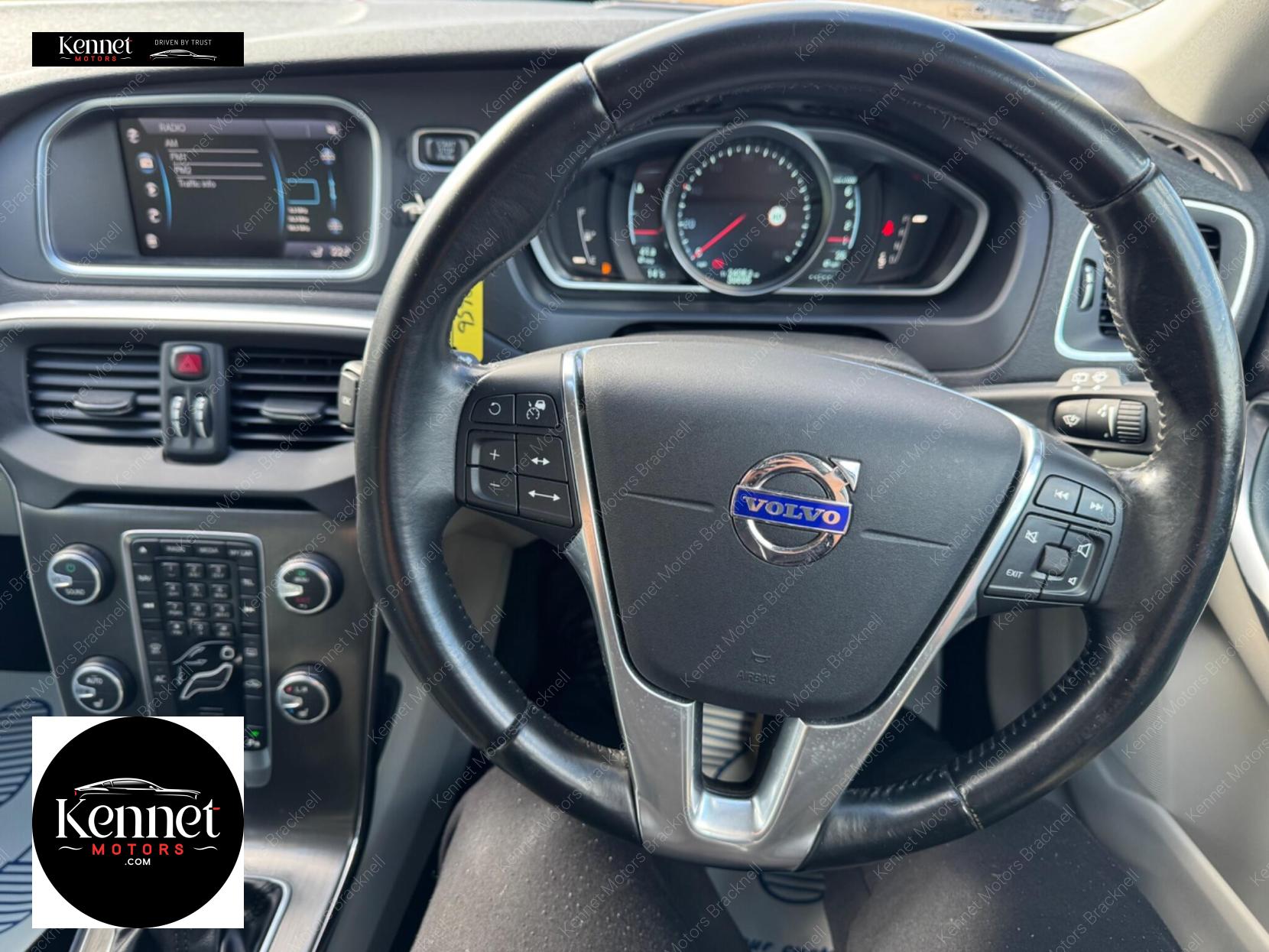 Volvo V40 1.6 T4 SE Lux Nav Hatchback 5dr Petrol Powershift Euro 5 (s/s) (180 ps)