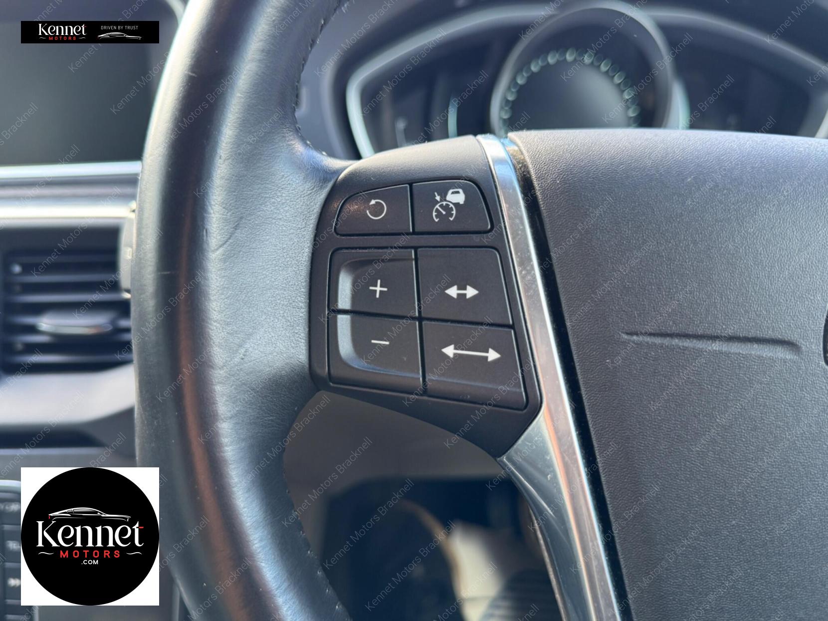 Volvo V40 1.6 T4 SE Lux Nav Hatchback 5dr Petrol Powershift Euro 5 (s/s) (180 ps)