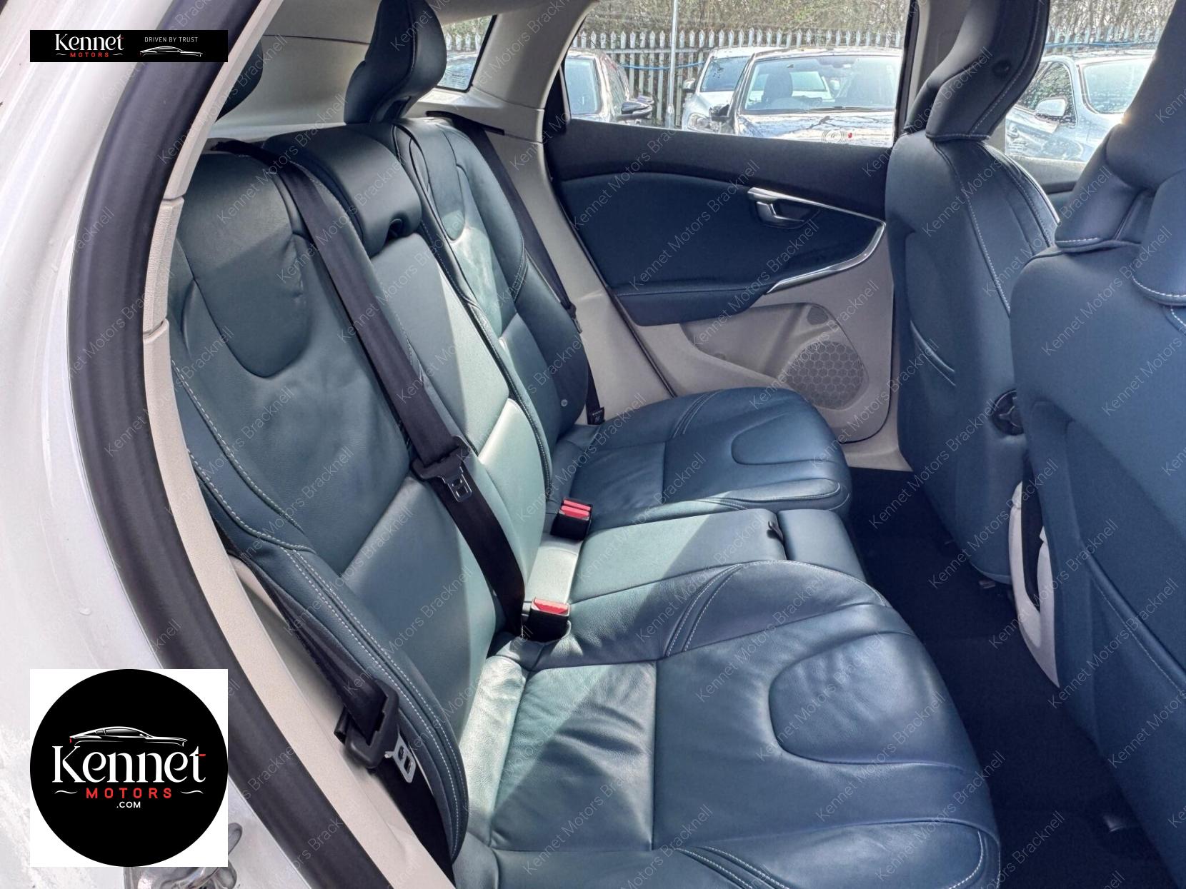 Volvo V40 1.6 T4 SE Lux Nav Hatchback 5dr Petrol Powershift Euro 5 (s/s) (180 ps)