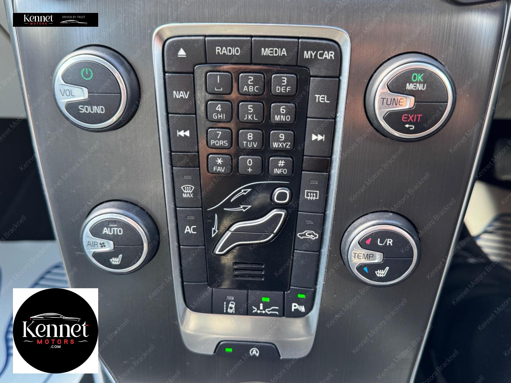 Volvo V40 1.6 T4 SE Lux Nav Hatchback 5dr Petrol Powershift Euro 5 (s/s) (180 ps)