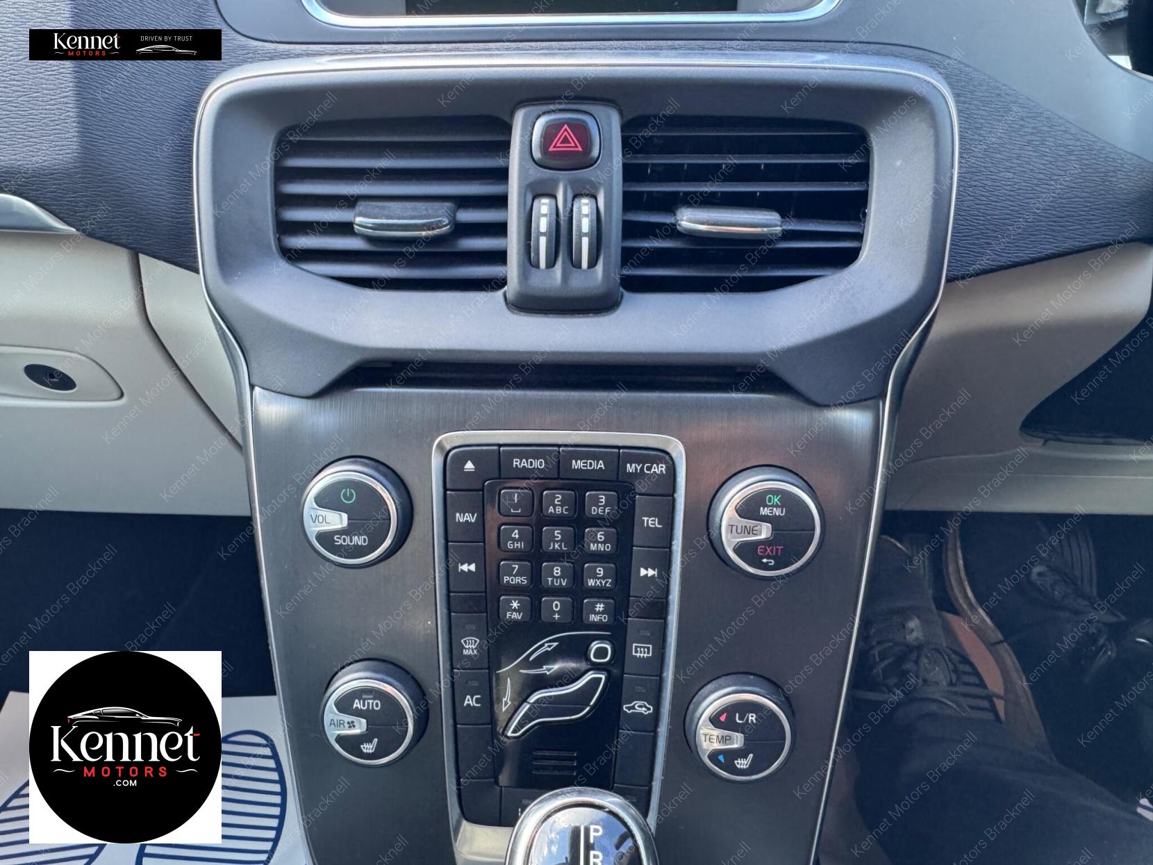 Volvo V40 1.6 T4 SE Lux Nav Hatchback 5dr Petrol Powershift Euro 5 (s/s) (180 ps)