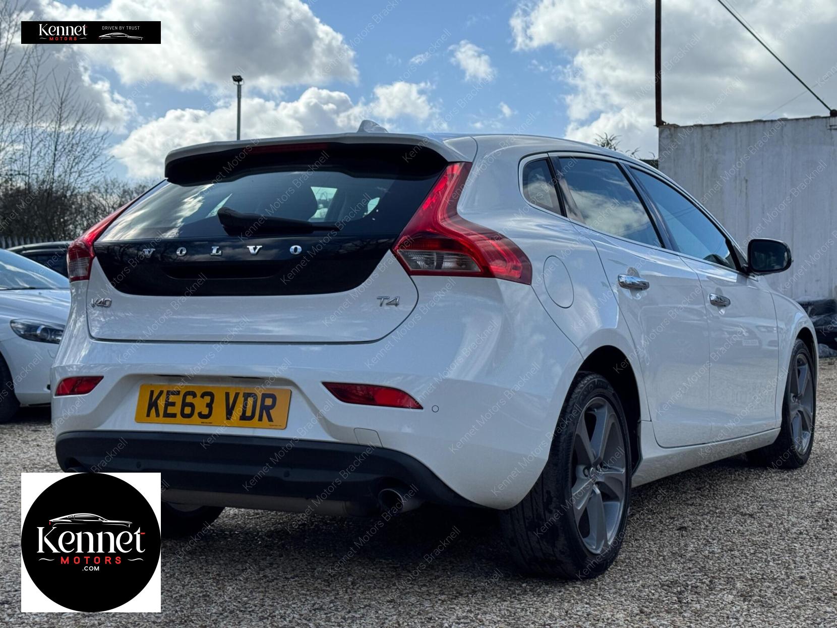 Volvo V40 1.6 T4 SE Lux Nav Hatchback 5dr Petrol Powershift Euro 5 (s/s) (180 ps)