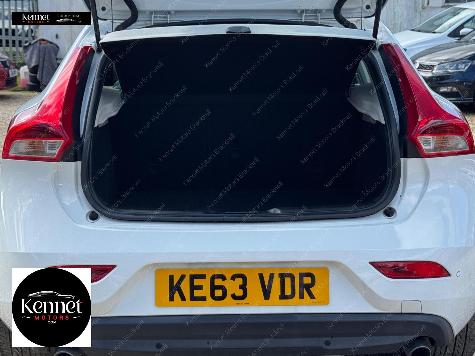 Volvo V40 1.6 T4 SE Lux Nav Hatchback 5dr Petrol Powershift Euro 5 (s/s) (180 ps)