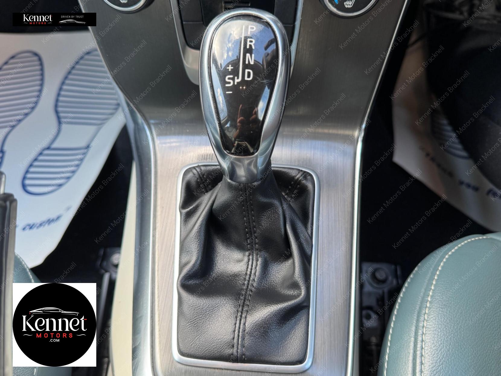 Volvo V40 1.6 T4 SE Lux Nav Hatchback 5dr Petrol Powershift Euro 5 (s/s) (180 ps)