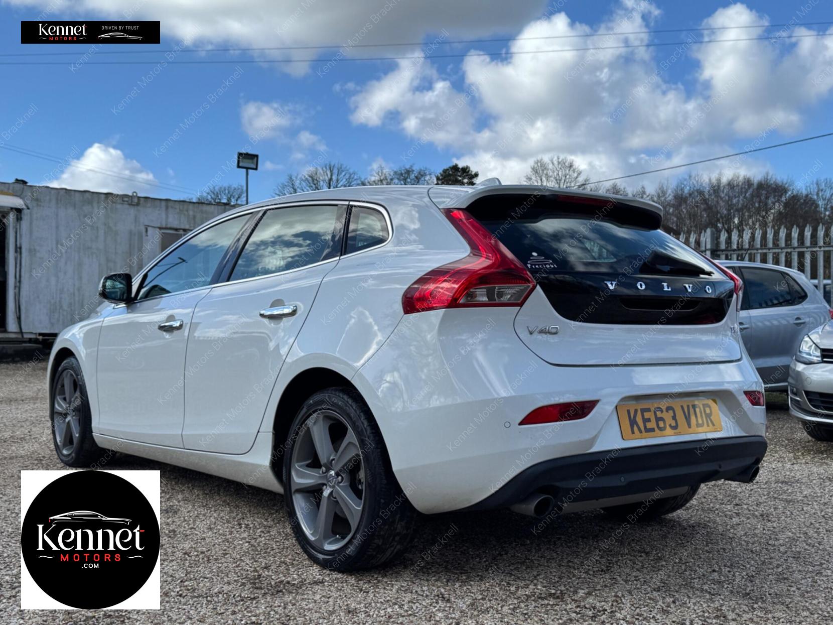 Volvo V40 1.6 T4 SE Lux Nav Hatchback 5dr Petrol Powershift Euro 5 (s/s) (180 ps)