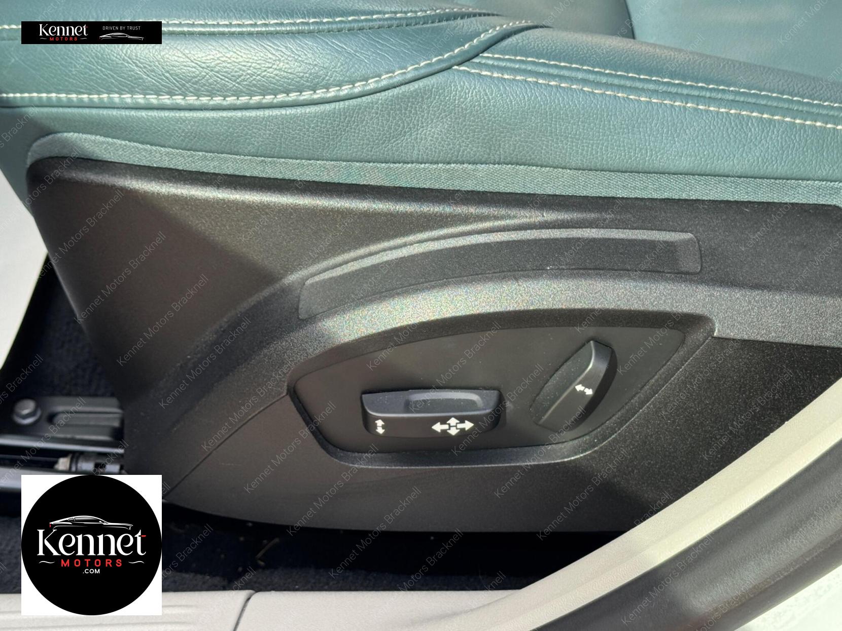 Volvo V40 1.6 T4 SE Lux Nav Hatchback 5dr Petrol Powershift Euro 5 (s/s) (180 ps)