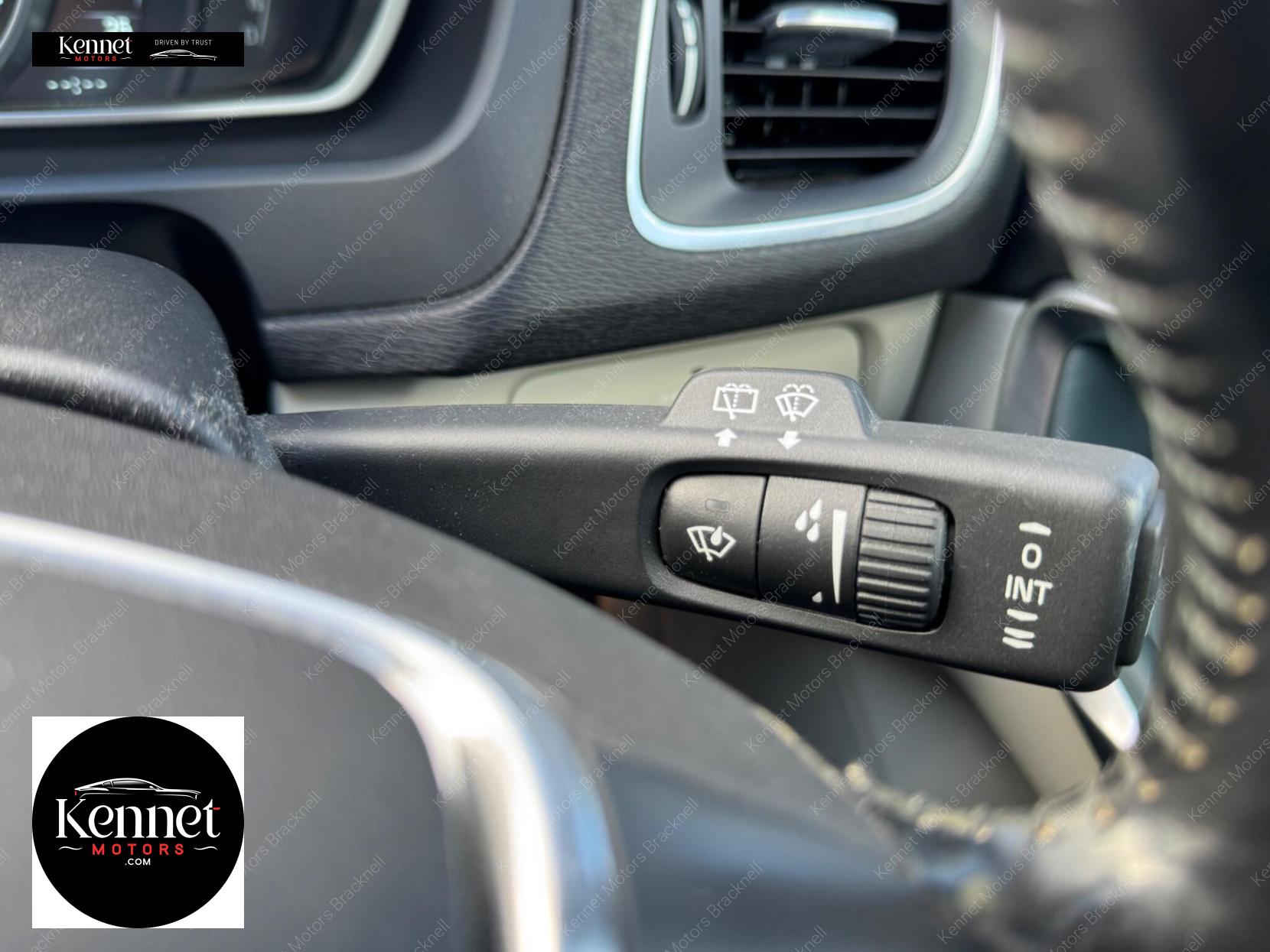 Volvo V40 1.6 T4 SE Lux Nav Hatchback 5dr Petrol Powershift Euro 5 (s/s) (180 ps)