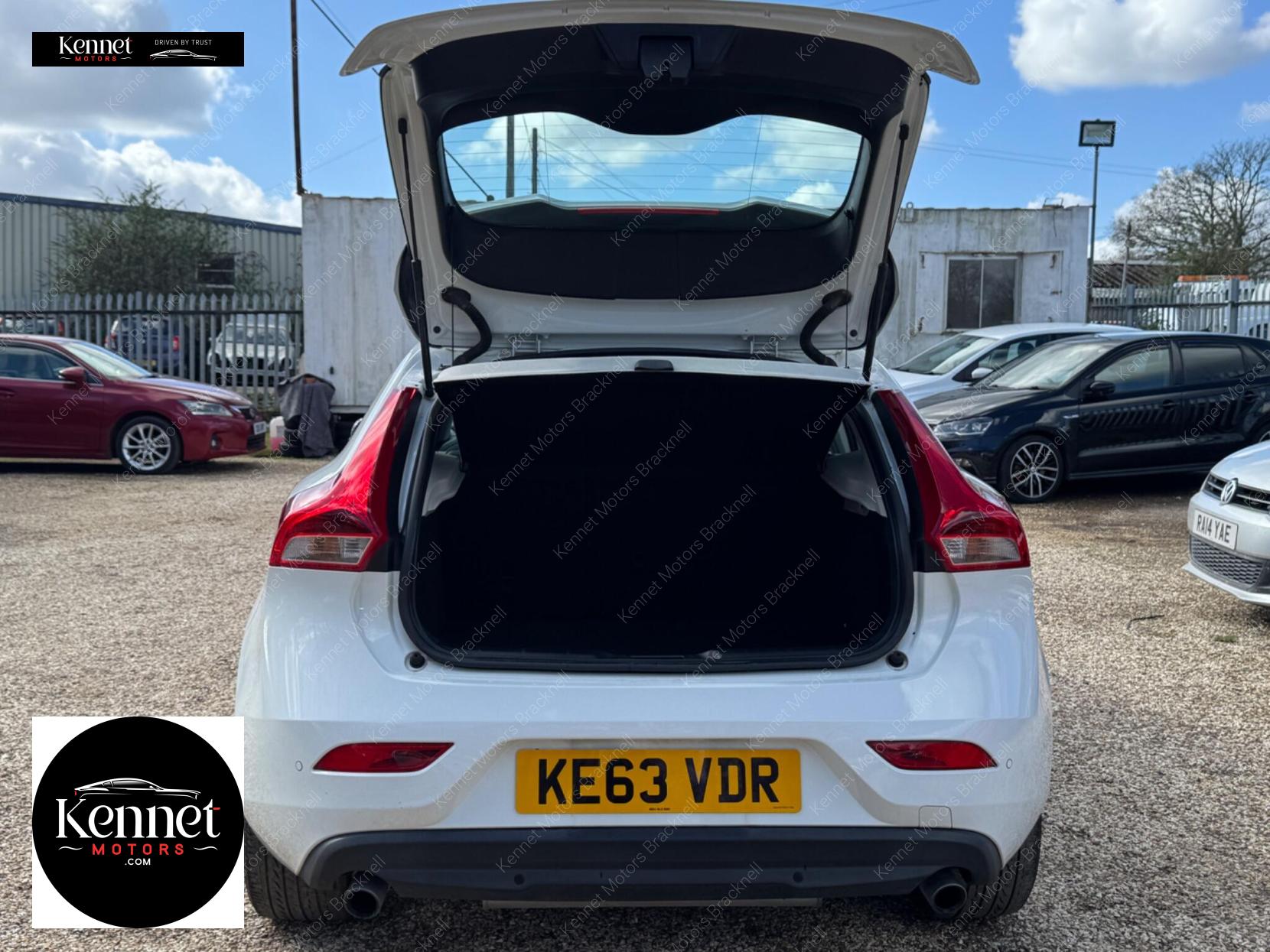 Volvo V40 1.6 T4 SE Lux Nav Hatchback 5dr Petrol Powershift Euro 5 (s/s) (180 ps)