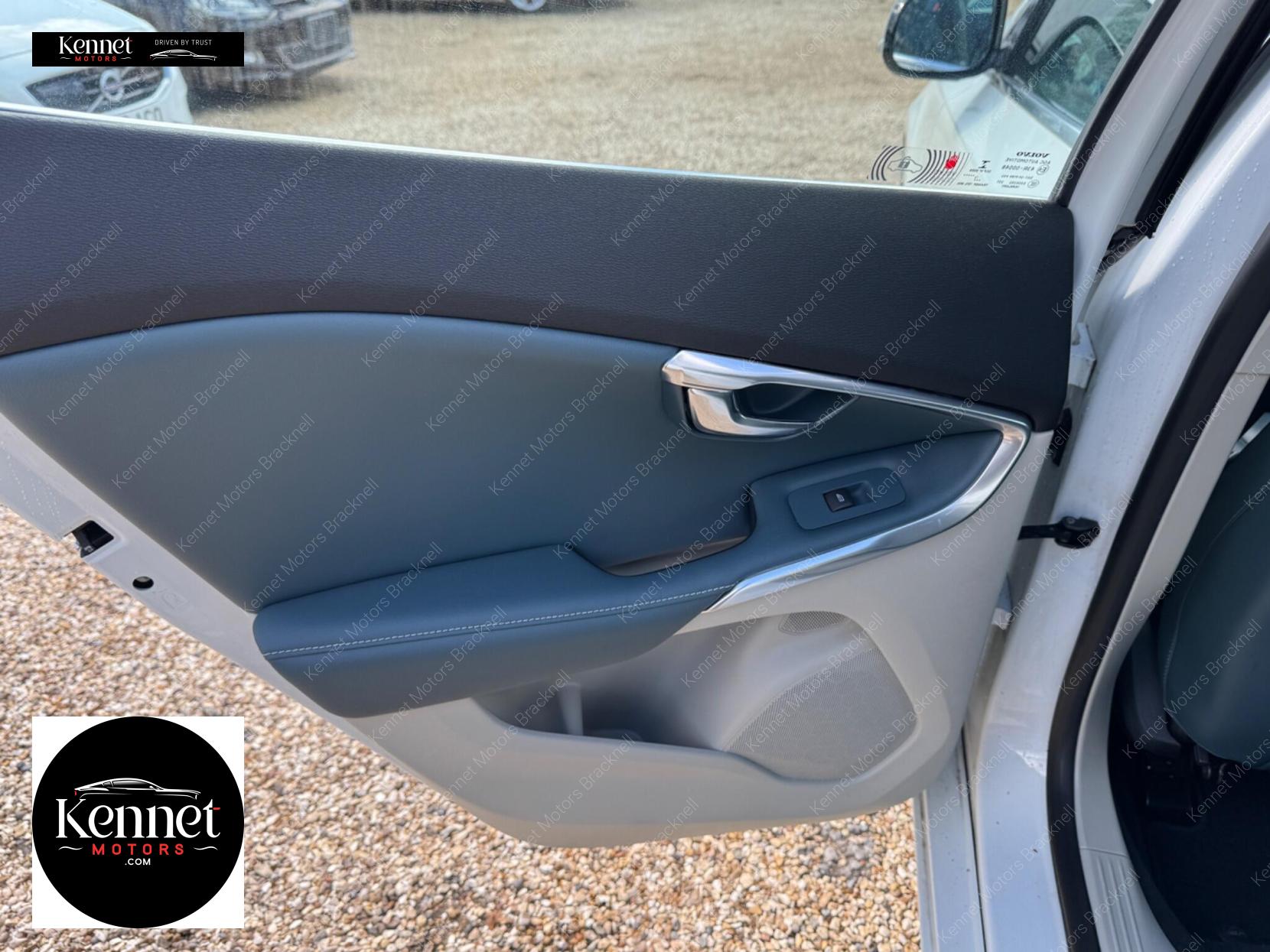 Volvo V40 1.6 T4 SE Lux Nav Hatchback 5dr Petrol Powershift Euro 5 (s/s) (180 ps)