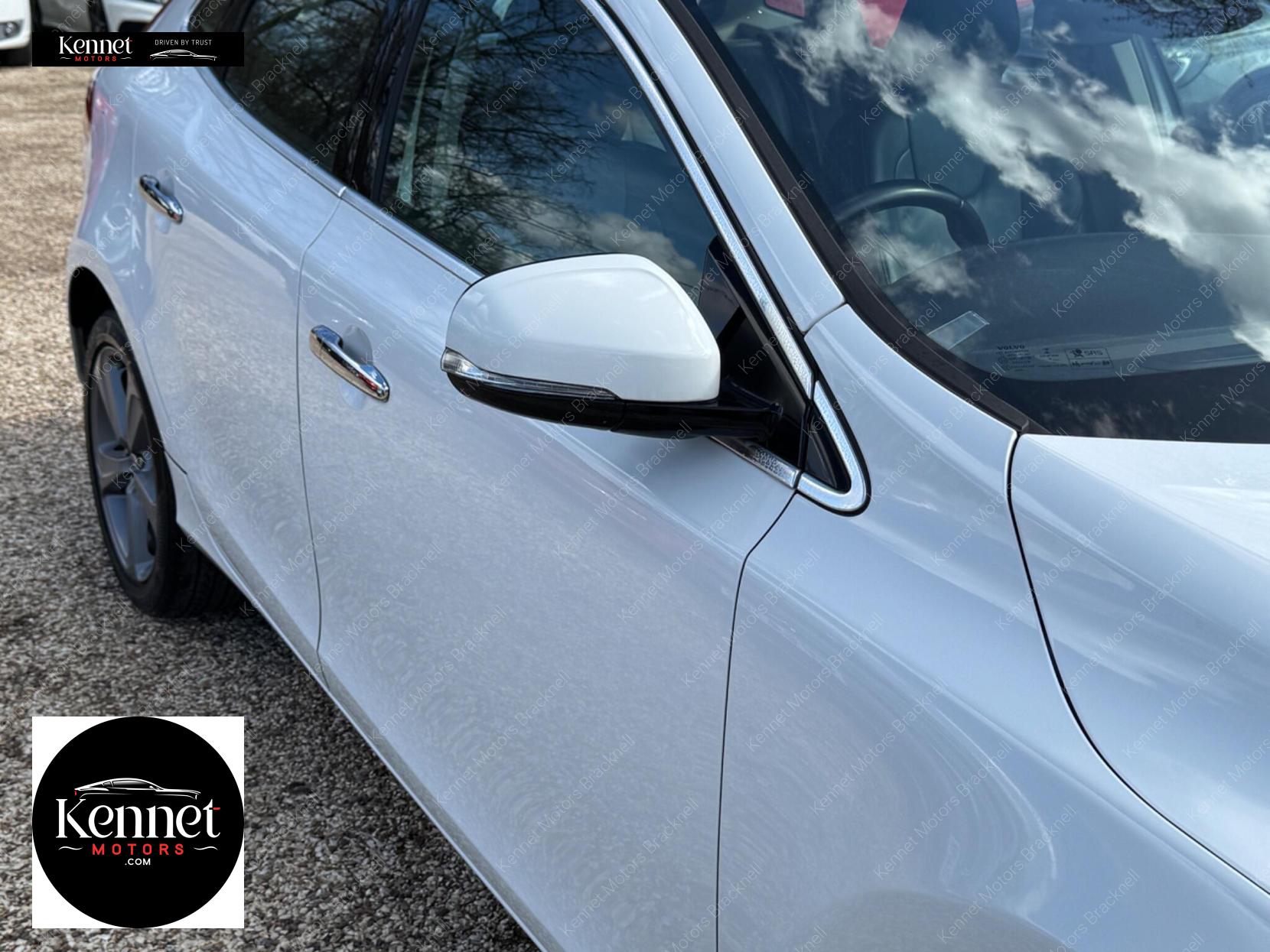 Volvo V40 1.6 T4 SE Lux Nav Hatchback 5dr Petrol Powershift Euro 5 (s/s) (180 ps)