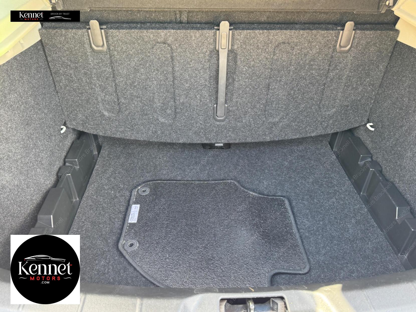 Volvo V40 1.6 T4 SE Lux Nav Hatchback 5dr Petrol Powershift Euro 5 (s/s) (180 ps)