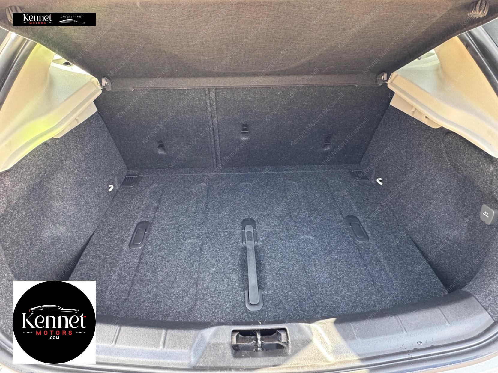 Volvo V40 1.6 T4 SE Lux Nav Hatchback 5dr Petrol Powershift Euro 5 (s/s) (180 ps)