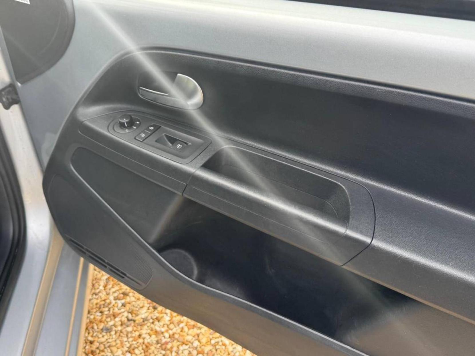 Volkswagen up! 1.0 Move up! Hatchback 3dr Petrol ASG Euro 6 (60 ps)