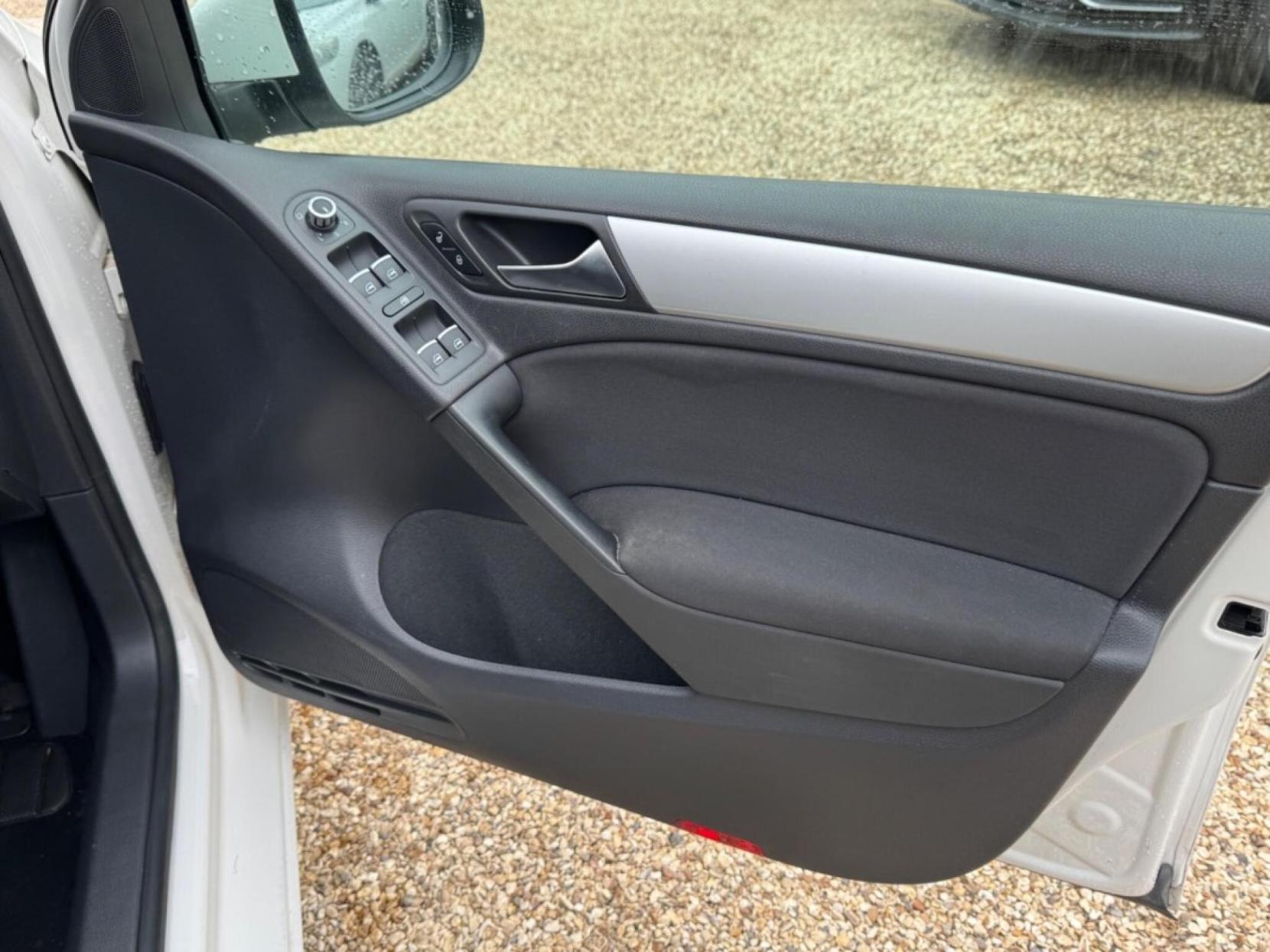 Volkswagen Golf 1.4 TSI SE Hatchback 5dr Petrol DSG Euro 5 (122 ps)